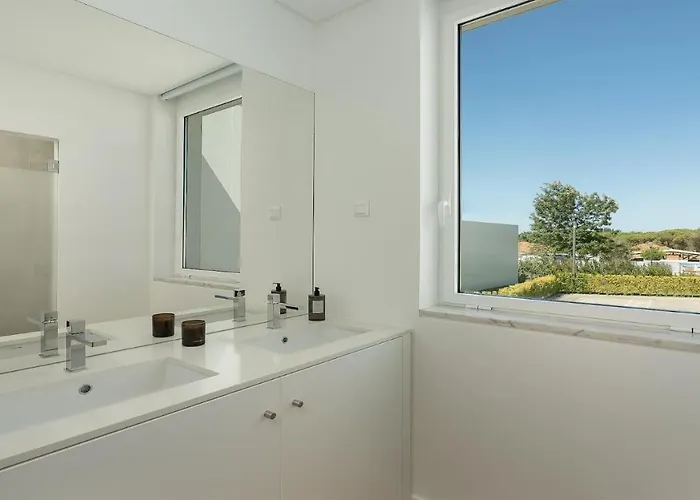 Serenity- Cleverdetails, Vilamoura, Sleeps 4 Adults And 2 Children, Located In The Center Vilamoura