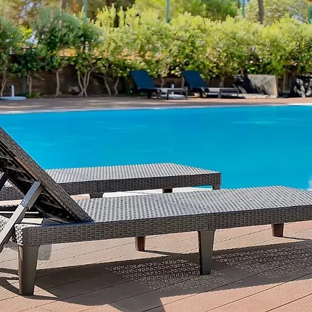 Ferienhaus Serenity- Cleverdetails, Vilamoura, Sleeps 4 Adults And 2 Children, Located In The Center