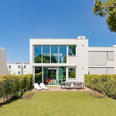 Serenity- Cleverdetails, Vilamoura, Sleeps 4 Adults And 2 Children, Located In The Center Ferienhaus
