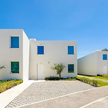 Сasa de vacaciones Serenity- Cleverdetails, Vilamoura, Sleeps 4 Adults And 2 Children, Located In The Center Vilamoura