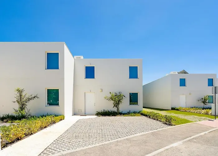 Сasa de vacaciones Serenity- Cleverdetails, Vilamoura, Sleeps 4 Adults And 2 Children, Located In The Center Vilamoura
