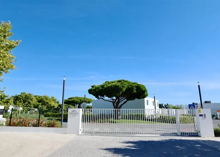 Сasa de vacaciones Serenity- Cleverdetails, Vilamoura, Sleeps 4 Adults And 2 Children, Located In The Center *